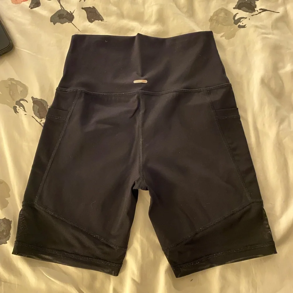 MOVING SALE Aerie Mesh Pocket Bike Shorts Black Medium - Picture 3 of 10